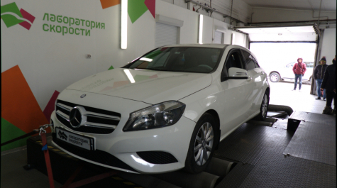 Mercedes A-klasse с турбомоторчиком 1.6t 122 л.с., 2014 года